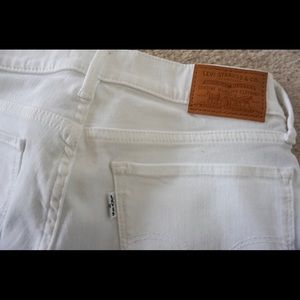 Women’s white Levi’s Jeans
